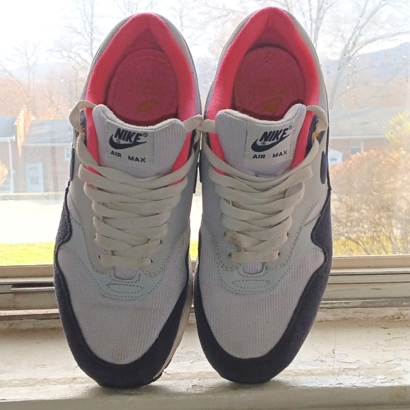 Nike Shoes - Nike women's sneakers